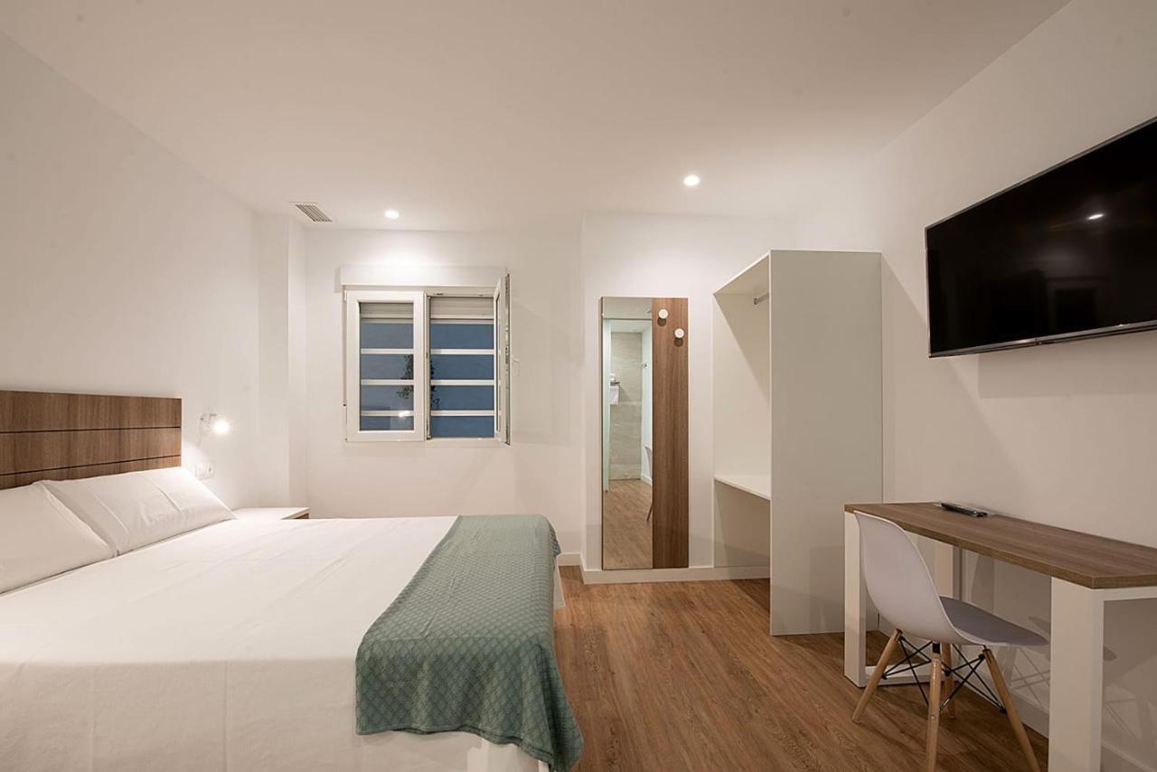 Hostal Beach ซานตาโปลา ภายนอก รูปภาพ